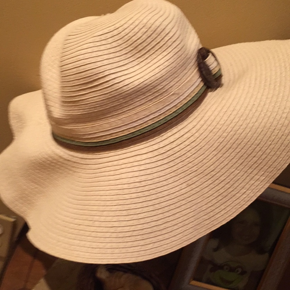 Floppy hat